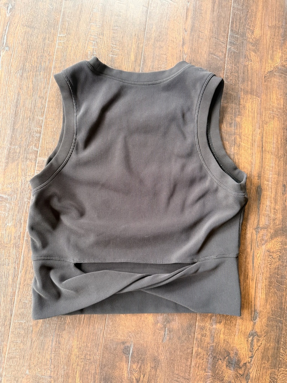 Black Sleeveless Cropped Tank Top - Picture 3 of 4